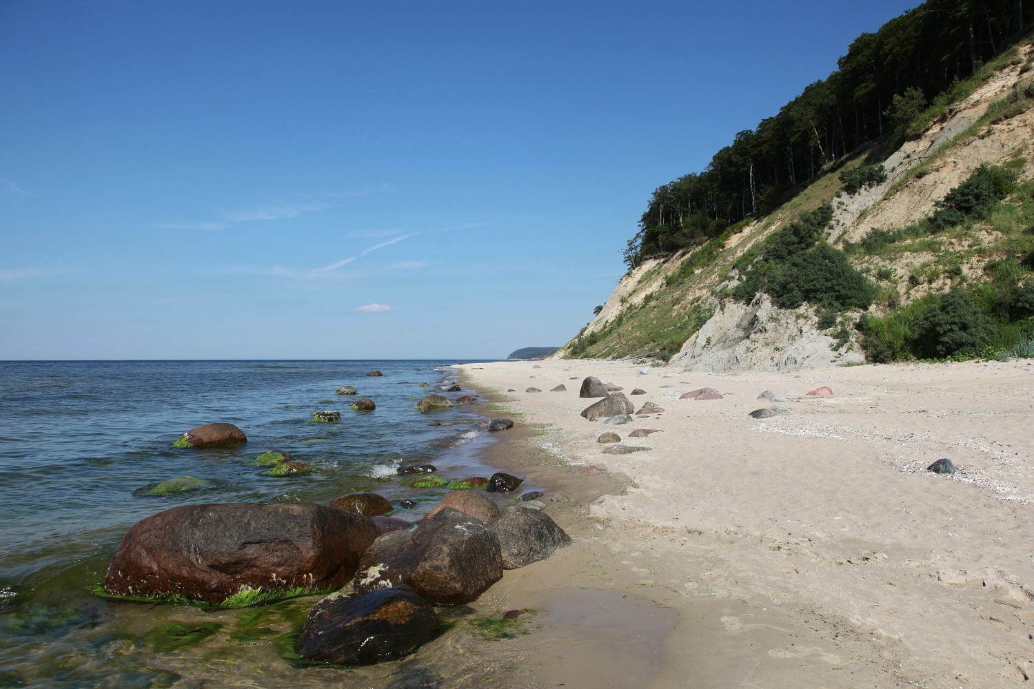 Wolińskie klify tworzą chyba jeden z najpiękniejszych fragmentów polskiego wybrzeża Bałtyku (fot. Sebastian R. Bielak).